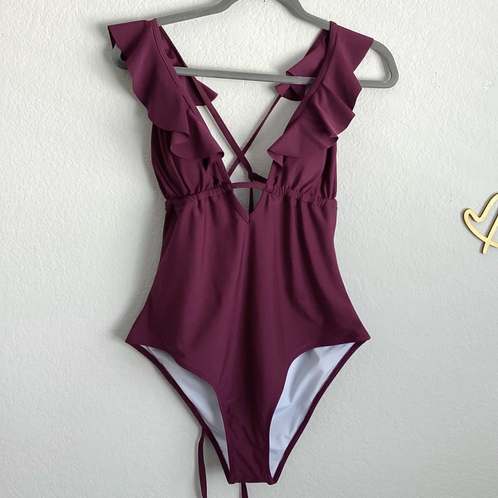 \Cupshe\• NWT Plum Ruffle One Piece Swimsuit